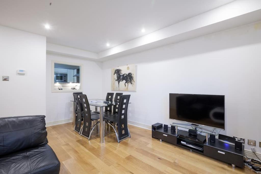 Amazing Location Near St Paul's - Sleeps 4 * Londra