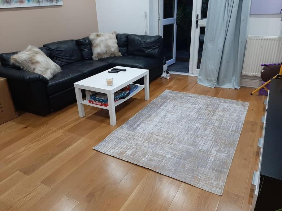 Amazing Location Near St Paul's - Sleeps 4 * Londra